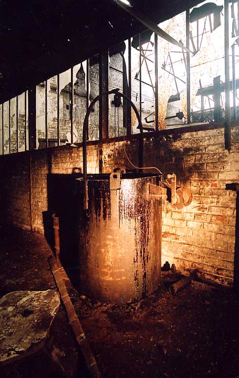 Bac pour tremper les outils.