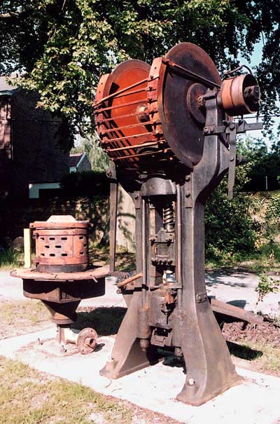 Machines au centre culturel de Frani�re.